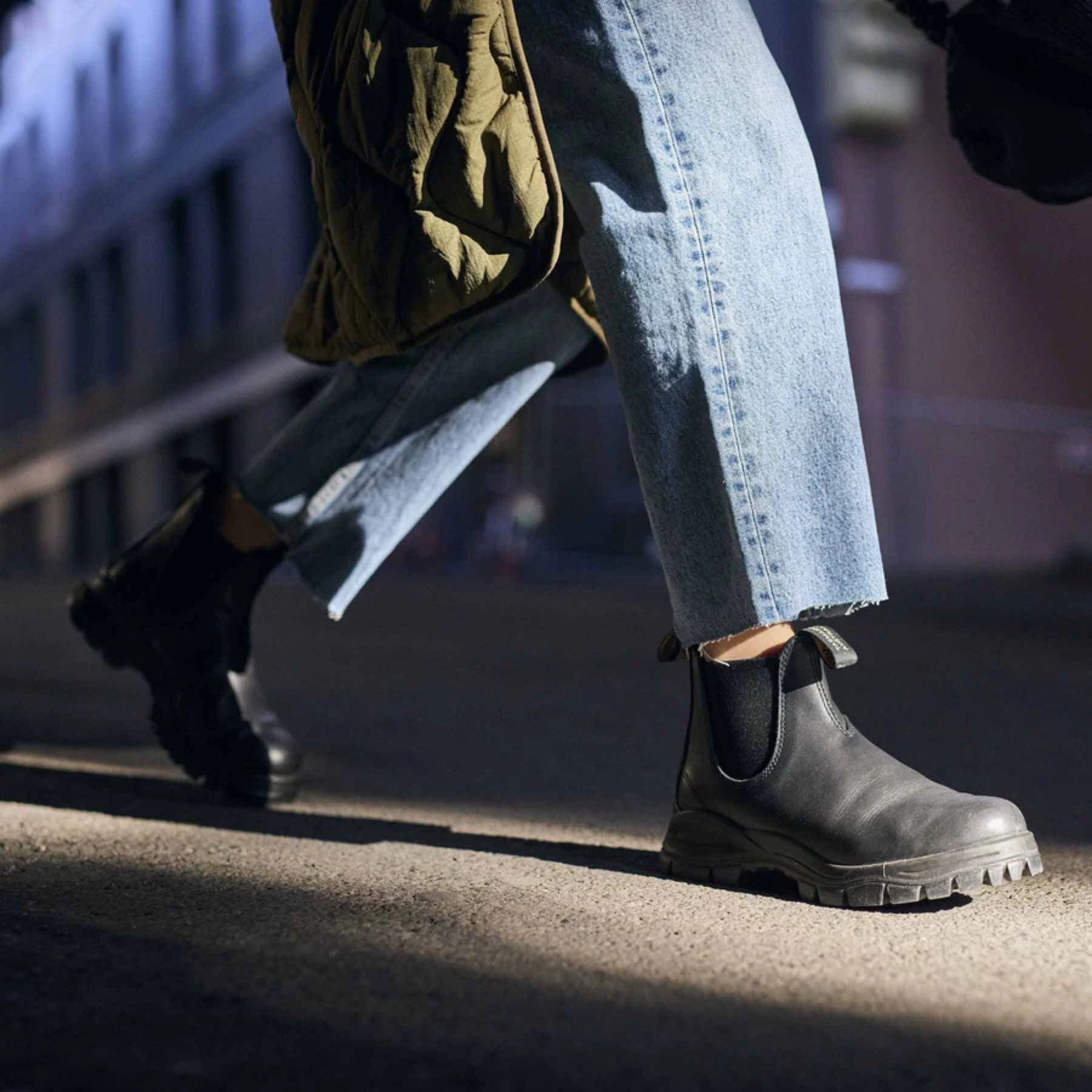 Blundstone 2240 Lug Chelsea Boot - Black